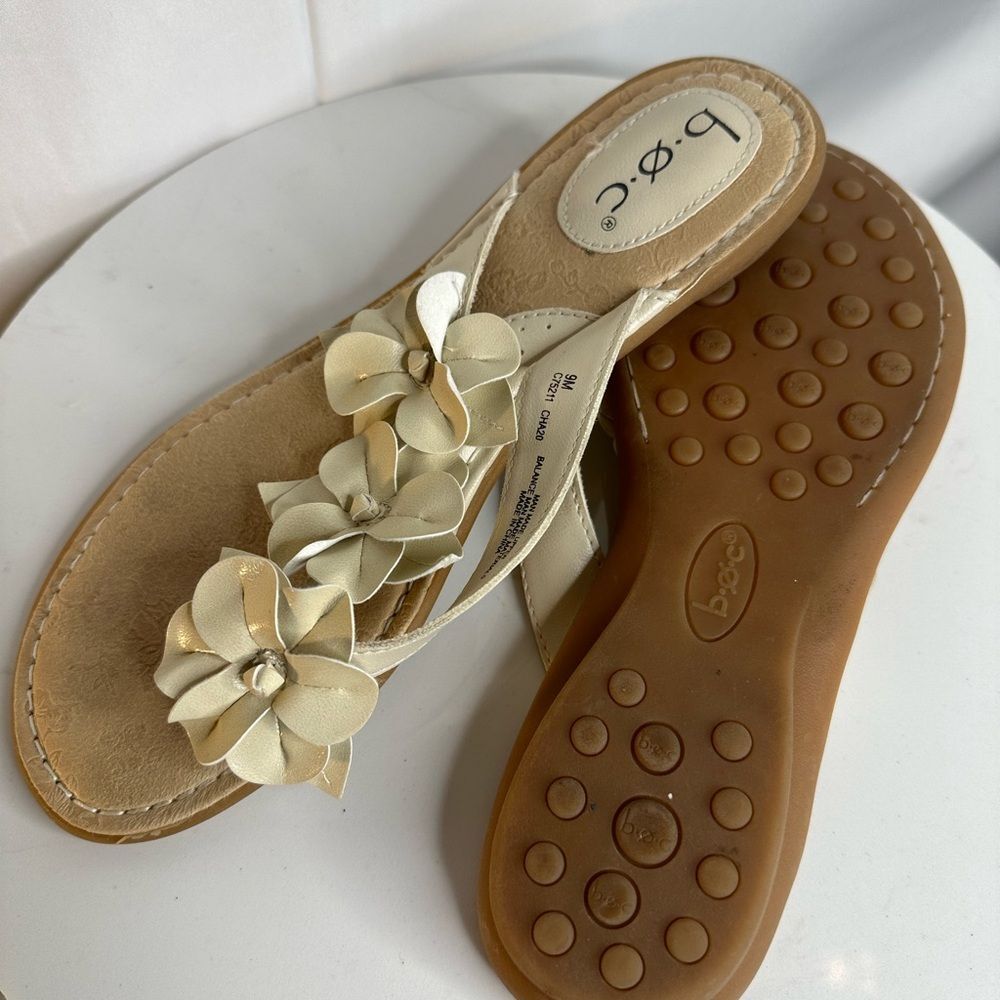 b.o.c. Women's Cream Floral Sandals